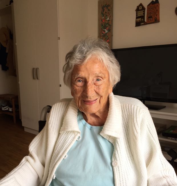 Hella - noch 104 Jahre - wird bald 105 Jahre alt